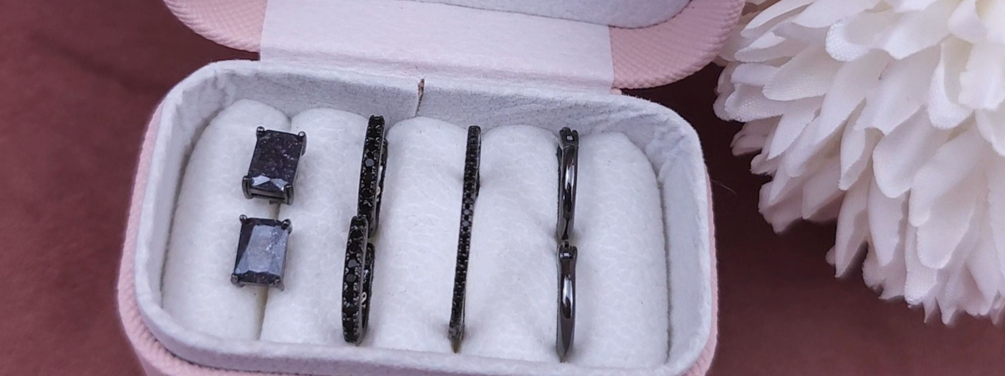 Negros aretes