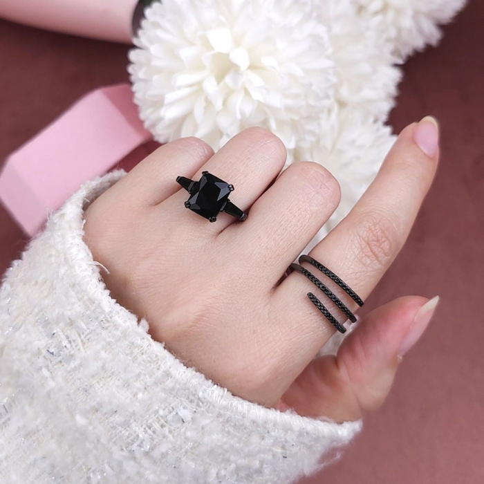 Rosalie & Aura Black