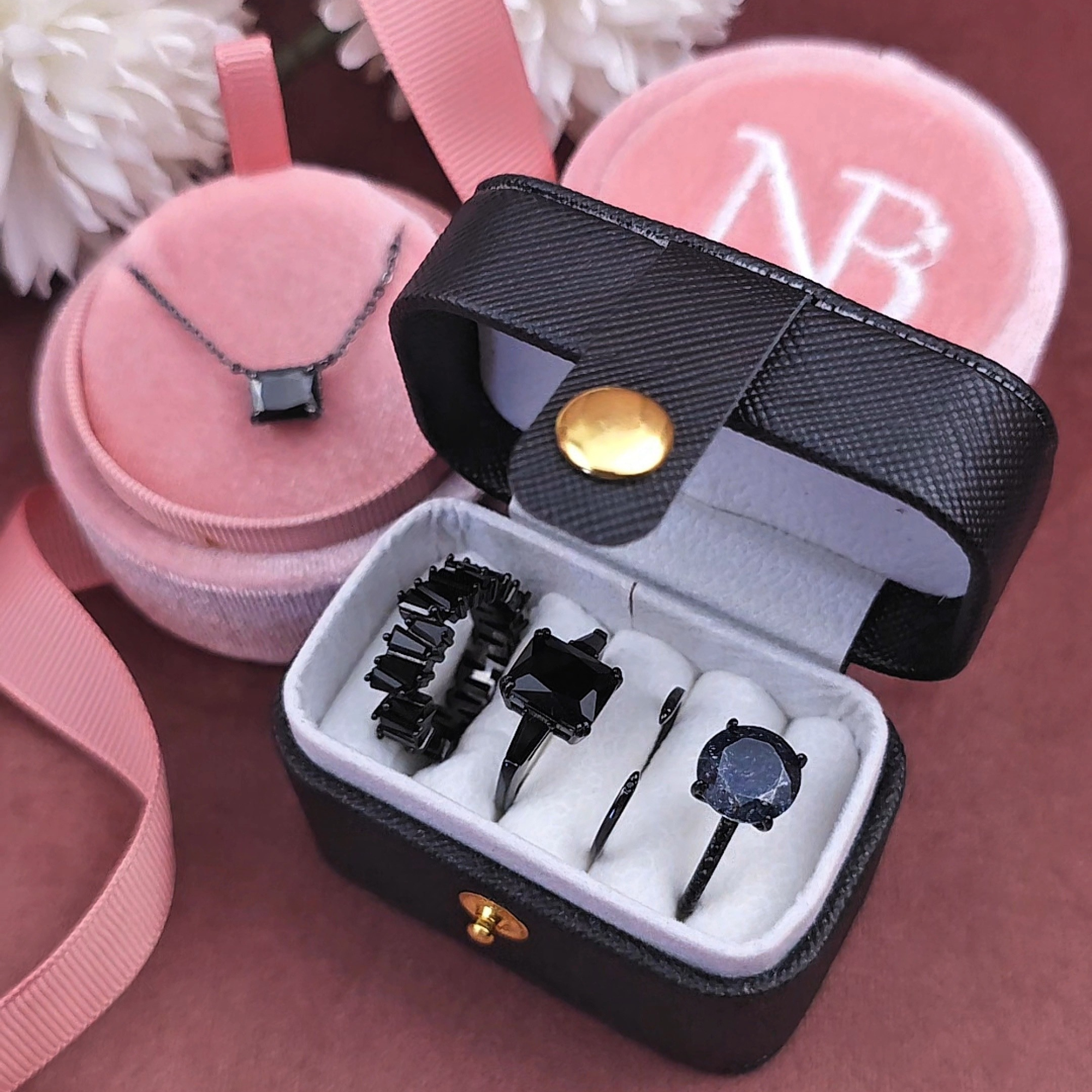 Edda, Rosalie, Syla, Cira & Ania Black